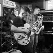 Clases de guitarra online para personas de todas las edades y niveles. Profesor con experiencia y alta cualificación con grado profesional y superior de jazz y dos másteres